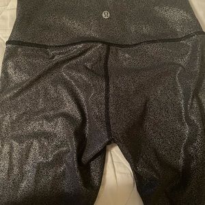 NWT Silver and Black Lululemon WunderUnder 28”